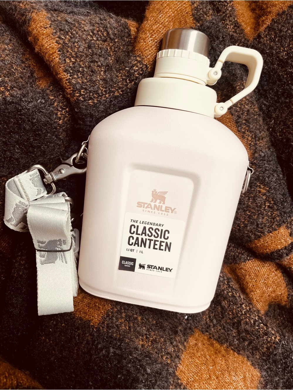 Stanley Classic Canteen 1.1 QT 1L Pastel Pink Water Bottle Shoulder Strap NWT